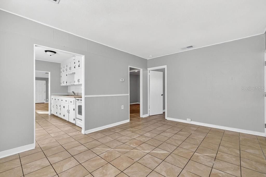 Image 11 of property listing at 1201 5TH STREET NE, Winter Haven, FL 33881