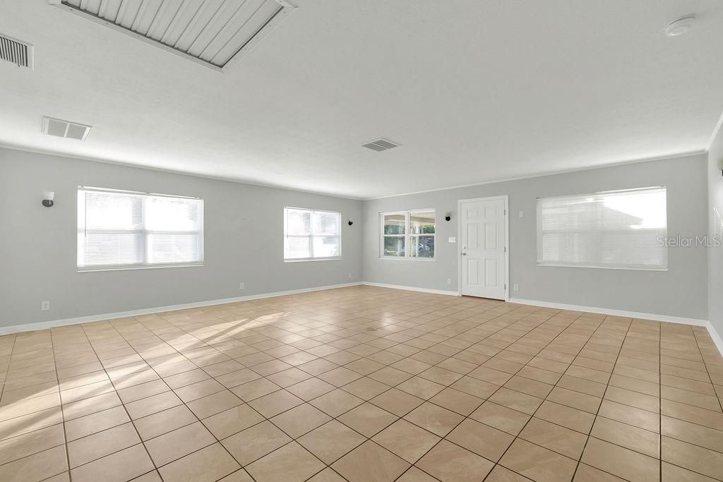 Image 16 of property listing at 1201 5TH STREET NE, Winter Haven, FL 33881