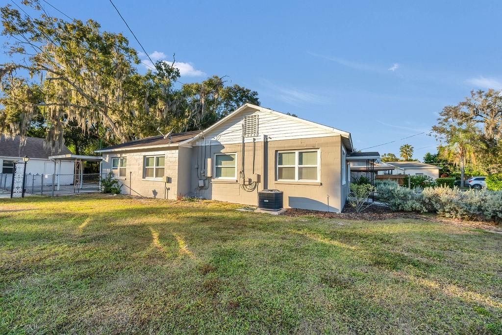 Image 3 of property listing at 1201 5TH STREET NE, Winter Haven, FL 33881