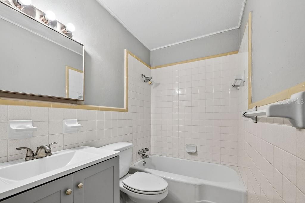 Image 28 of property listing at 1201 5TH STREET NE, Winter Haven, FL 33881