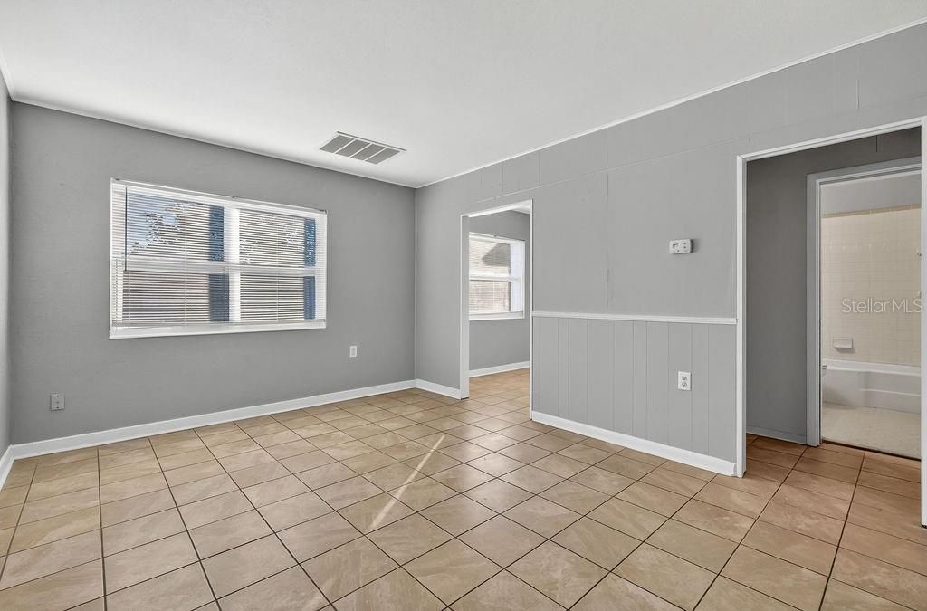 Image 10 of property listing at 1201 5TH STREET NE, Winter Haven, FL 33881