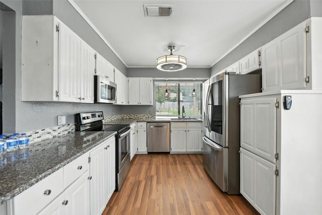 2812 Jasmine Court, Bedford, TX 76021