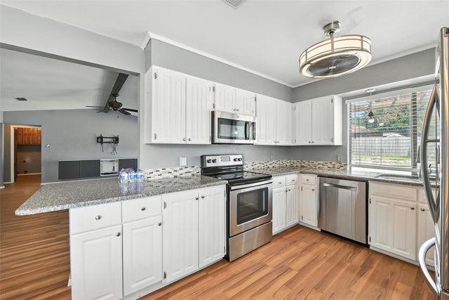 2812 Jasmine Court, Bedford, TX 76021