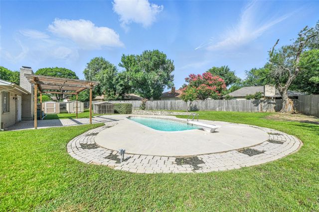 2812 Jasmine Court, Bedford, TX 76021