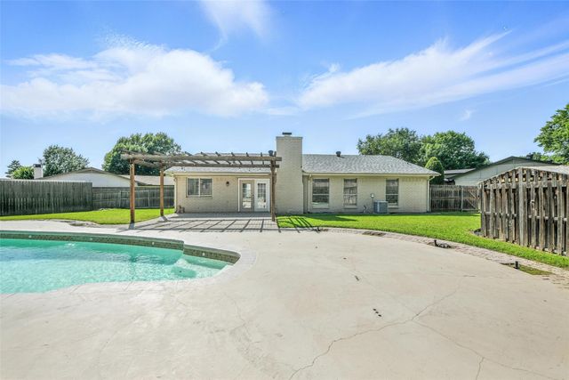 2812 Jasmine Court, Bedford, TX 76021