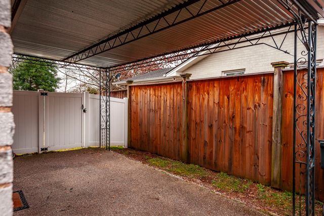 303 Garrett Dr, Nashville, TN 37211