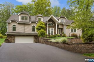 42 Cottontail Trail, Upper Saddle River, NJ 07458