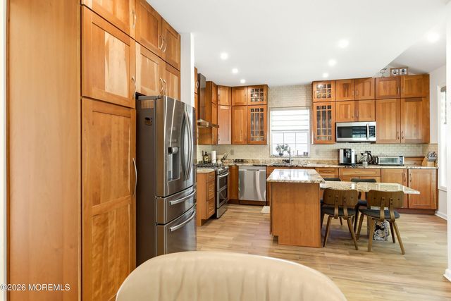 16 Samantha Drive, Morganville, NJ 07751