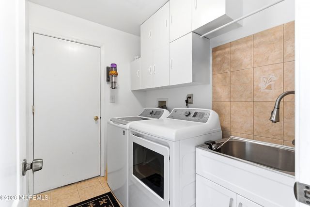 16 Samantha Drive, Morganville, NJ 07751