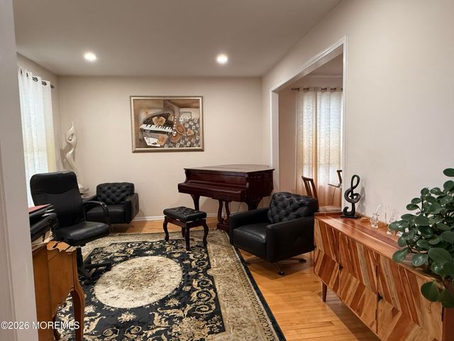 16 Samantha Drive, Morganville, NJ 07751