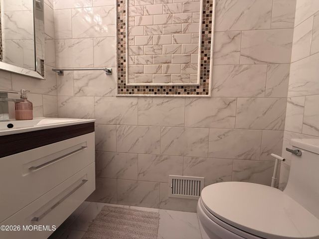 16 Samantha Drive, Morganville, NJ 07751