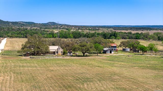 0008 Clearwater, Comfort, TX 78013