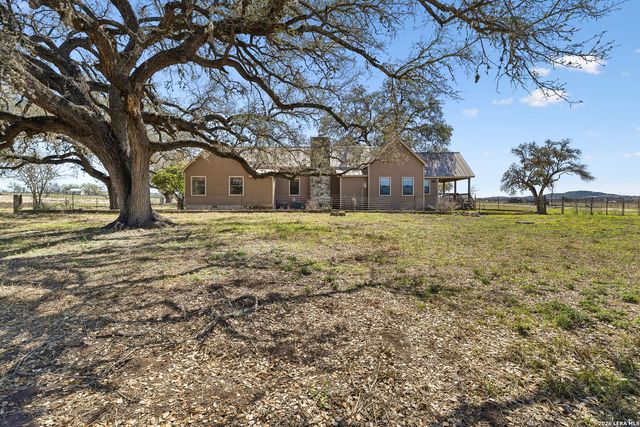 0008 Clearwater, Comfort, TX 78013