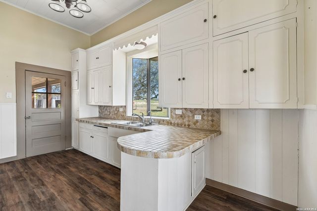 0008 Clearwater, Comfort, TX 78013