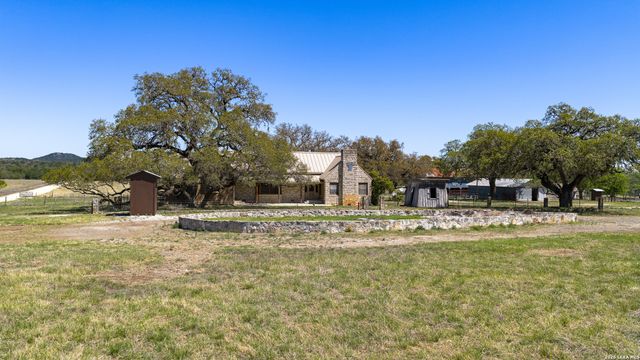 0008 Clearwater, Comfort, TX 78013