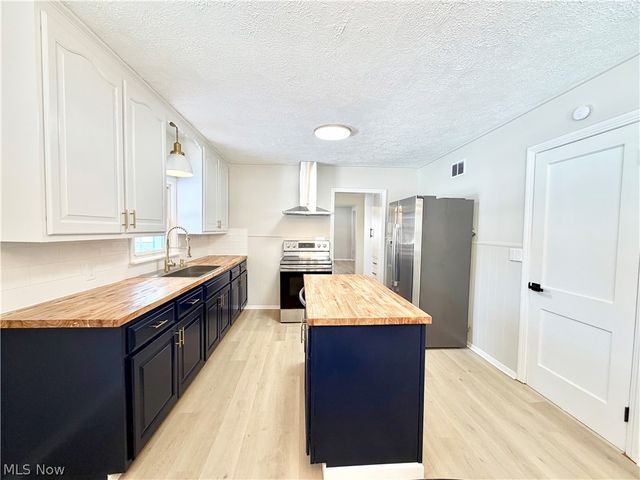 8720 Olde 8 Road, Northfield, OH 44067