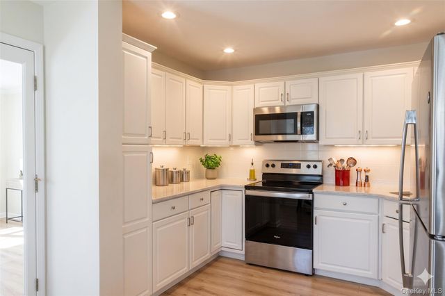 173 Knolls Drive 173, Stony Brook, NY 11790