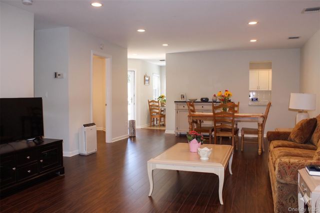 173 Knolls Drive 173, Stony Brook, NY 11790