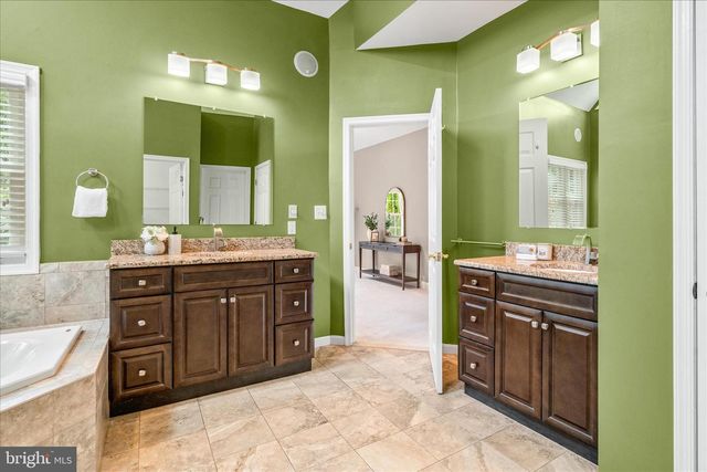 23813 ECHO CREEK, Gaithersburg, MD 20882