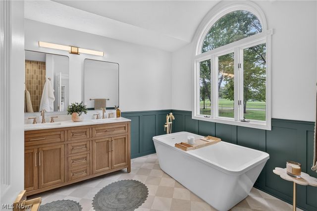 722 Jaycox Road, Avon Lake, OH 44012