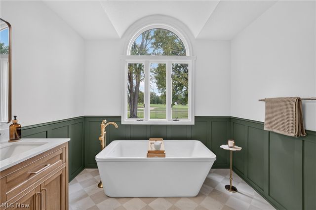722 Jaycox Road, Avon Lake, OH 44012