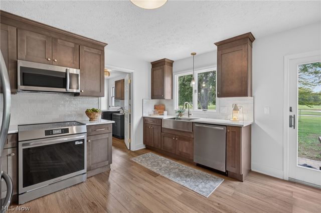 722 Jaycox Road, Avon Lake, OH 44012