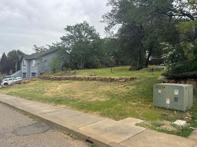 1433 Lakeside Drive, Redding, CA 96001