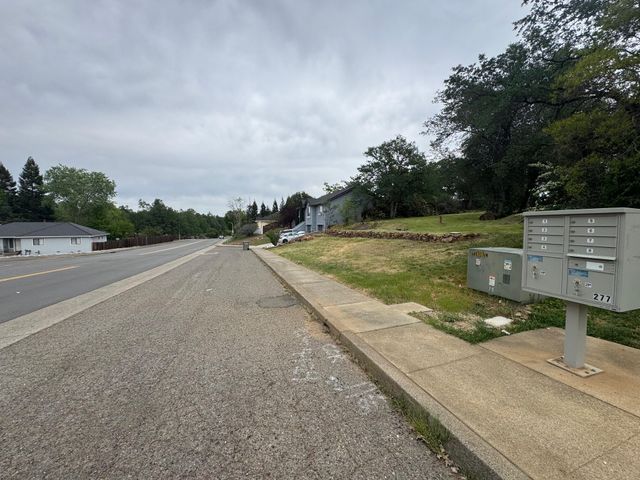 1433 Lakeside Drive, Redding, CA 96001