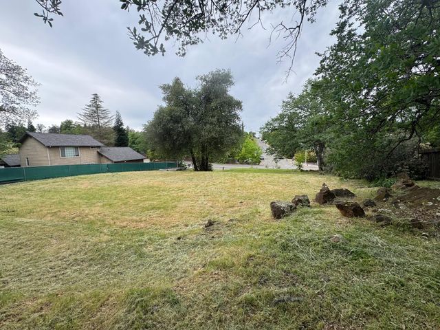 1433 Lakeside Drive, Redding, CA 96001