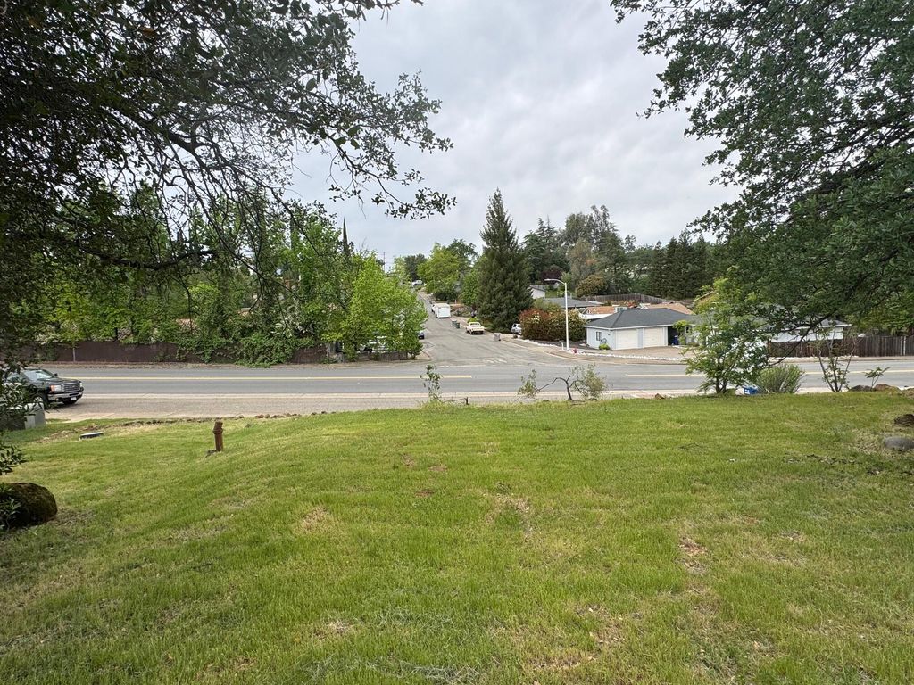 1433 Lakeside Drive, Redding, CA 96001