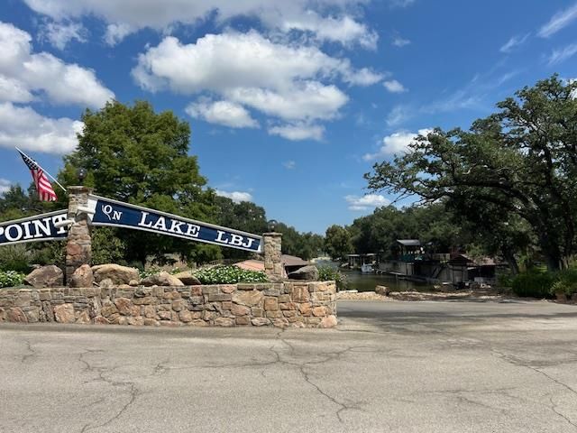 120 Cove RD, Llano, TX 78643