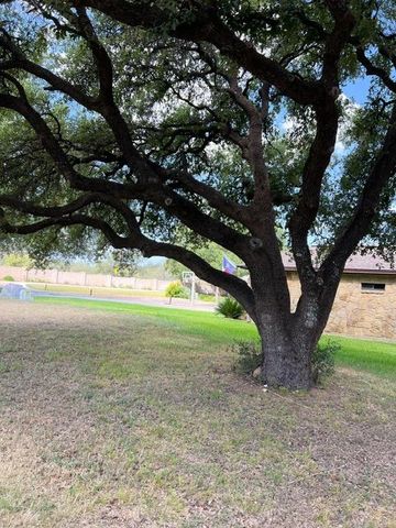 120 Cove RD, Llano, TX 78643