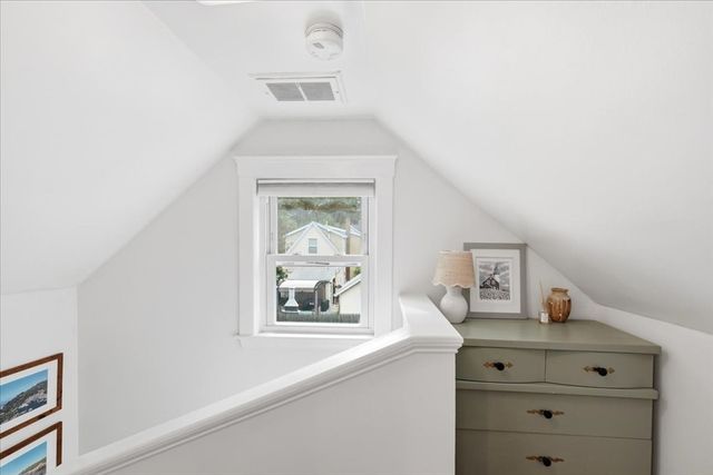 15 Gilmore St, Weymouth, MA 02191