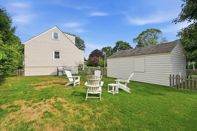 15 Gilmore St, Weymouth, MA 02191