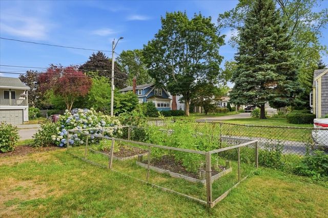15 Gilmore St, Weymouth, MA 02191