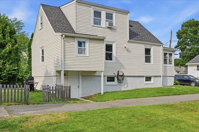 15 Gilmore St, Weymouth, MA 02191