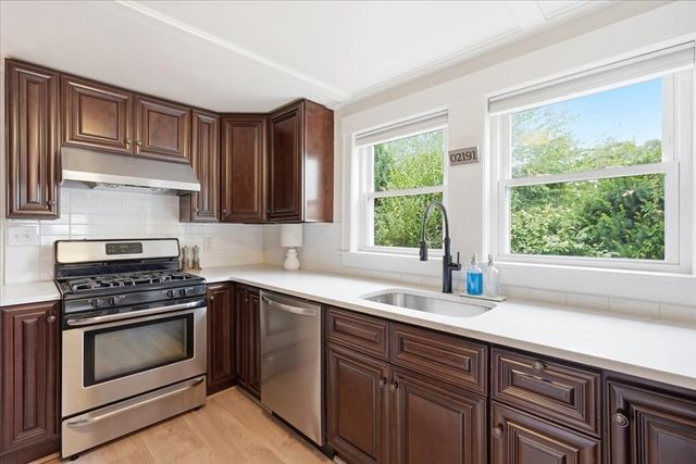 15 Gilmore St, Weymouth, MA 02191