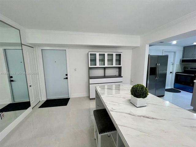 7825 Miller Drive C211, Miami, FL 33155