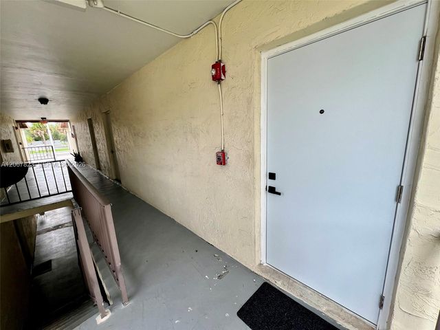 7825 Miller Drive C211, Miami, FL 33155