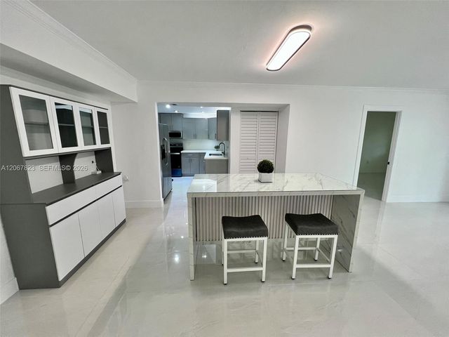 7825 Miller Drive C211, Miami, FL 33155