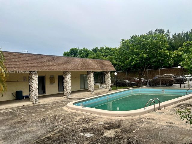 7825 Miller Drive C211, Miami, FL 33155