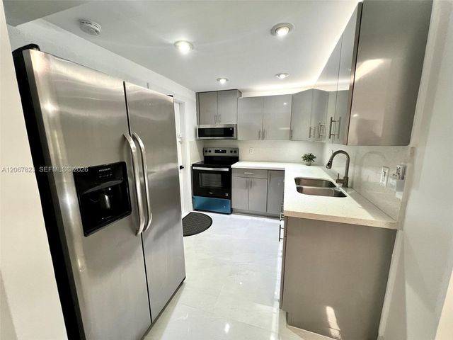 7825 Miller Drive C211, Miami, FL 33155