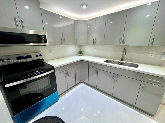 7825 Miller Drive C211, Miami, FL 33155