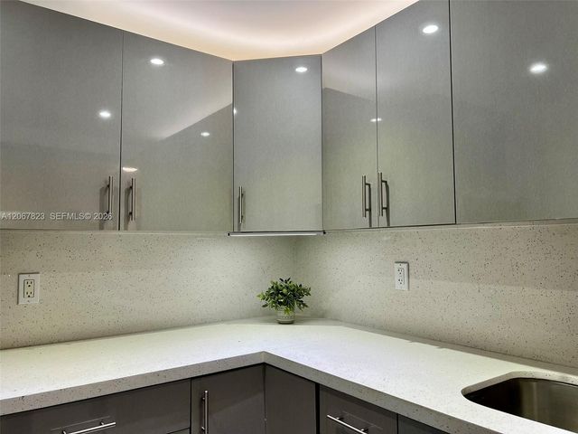 7825 Miller Drive C211, Miami, FL 33155