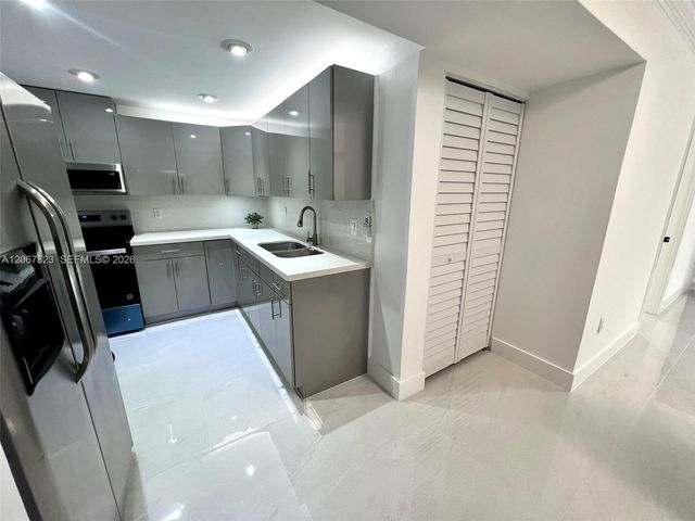 7825 Miller Drive C211, Miami, FL 33155
