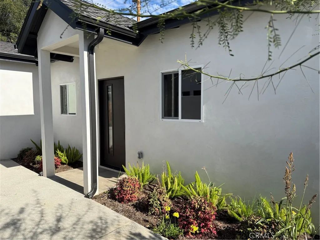 1072 N Vinedo Avenue, Pasadena, CA 91107