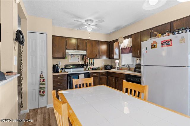 3702 Hillview Blvd, Louisville, KY 40229