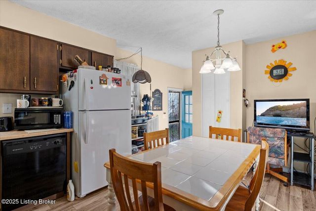 3702 Hillview Blvd, Louisville, KY 40229