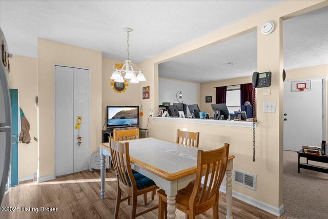 3702 Hillview Blvd, Louisville, KY 40229