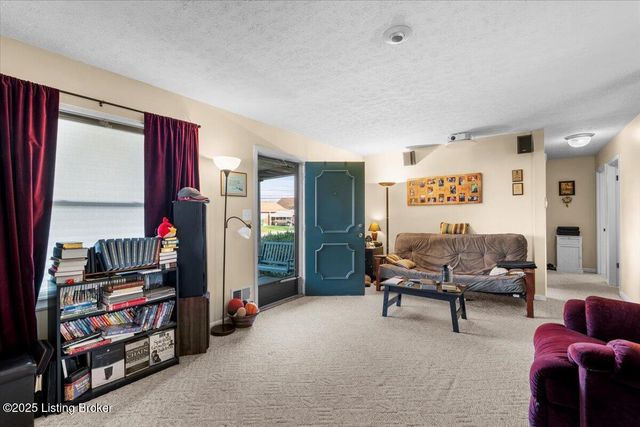 3702 Hillview Blvd, Louisville, KY 40229